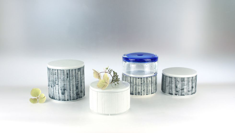 Porzellandosen mit Struktur und Glasdeckel © Lisa Kaufmann